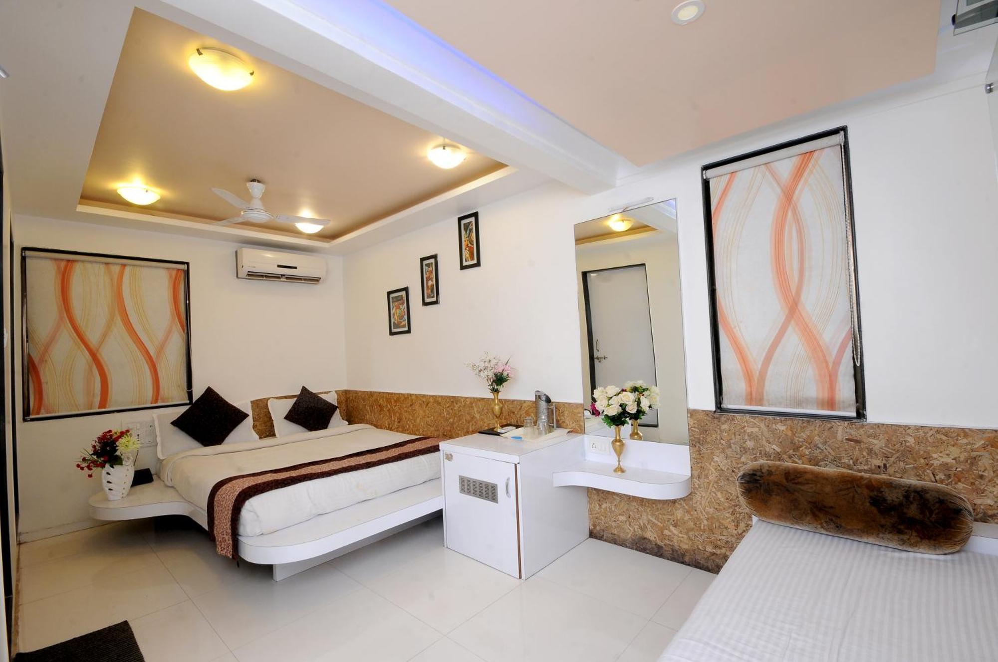 Hotel Vyankatesh & Pure Veg Restaurant Mahābaleshwar Kültér fotó