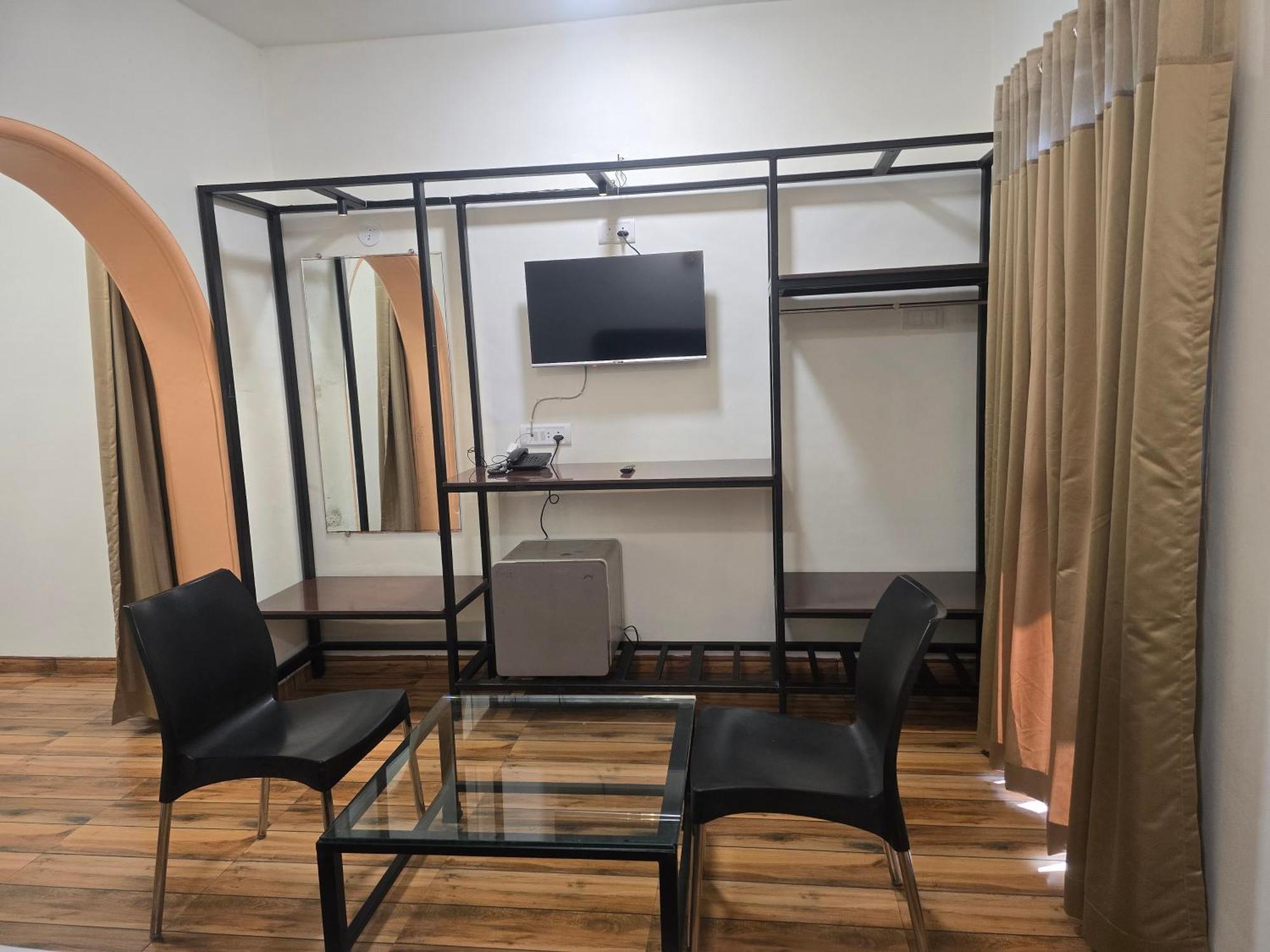 Hotel Vyankatesh & Pure Veg Restaurant Mahābaleshwar Kültér fotó