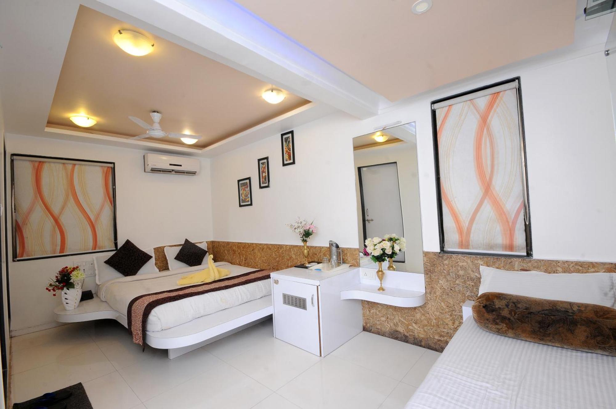 Hotel Vyankatesh & Pure Veg Restaurant Mahābaleshwar Kültér fotó