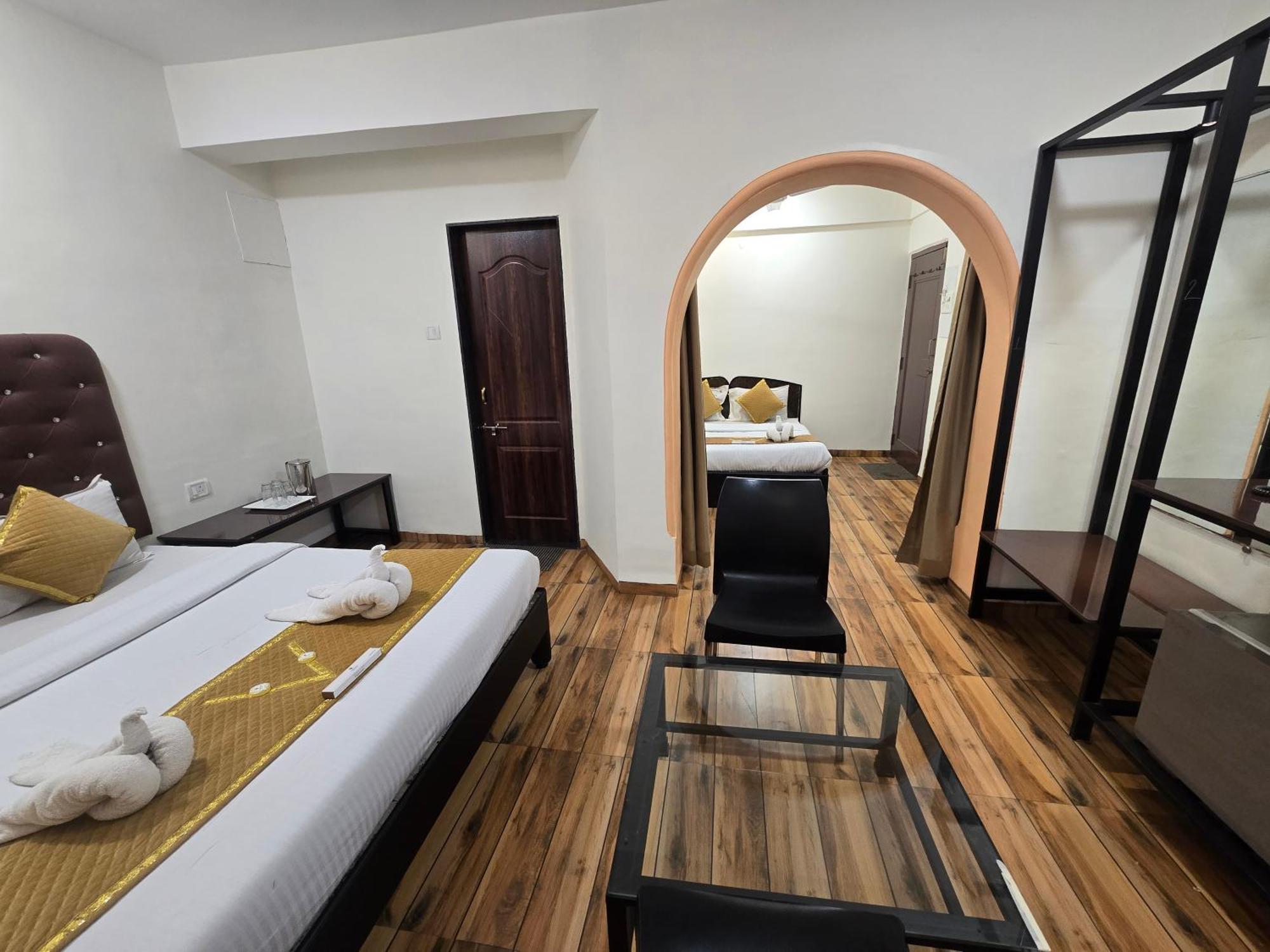 Hotel Vyankatesh & Pure Veg Restaurant Mahābaleshwar Kültér fotó