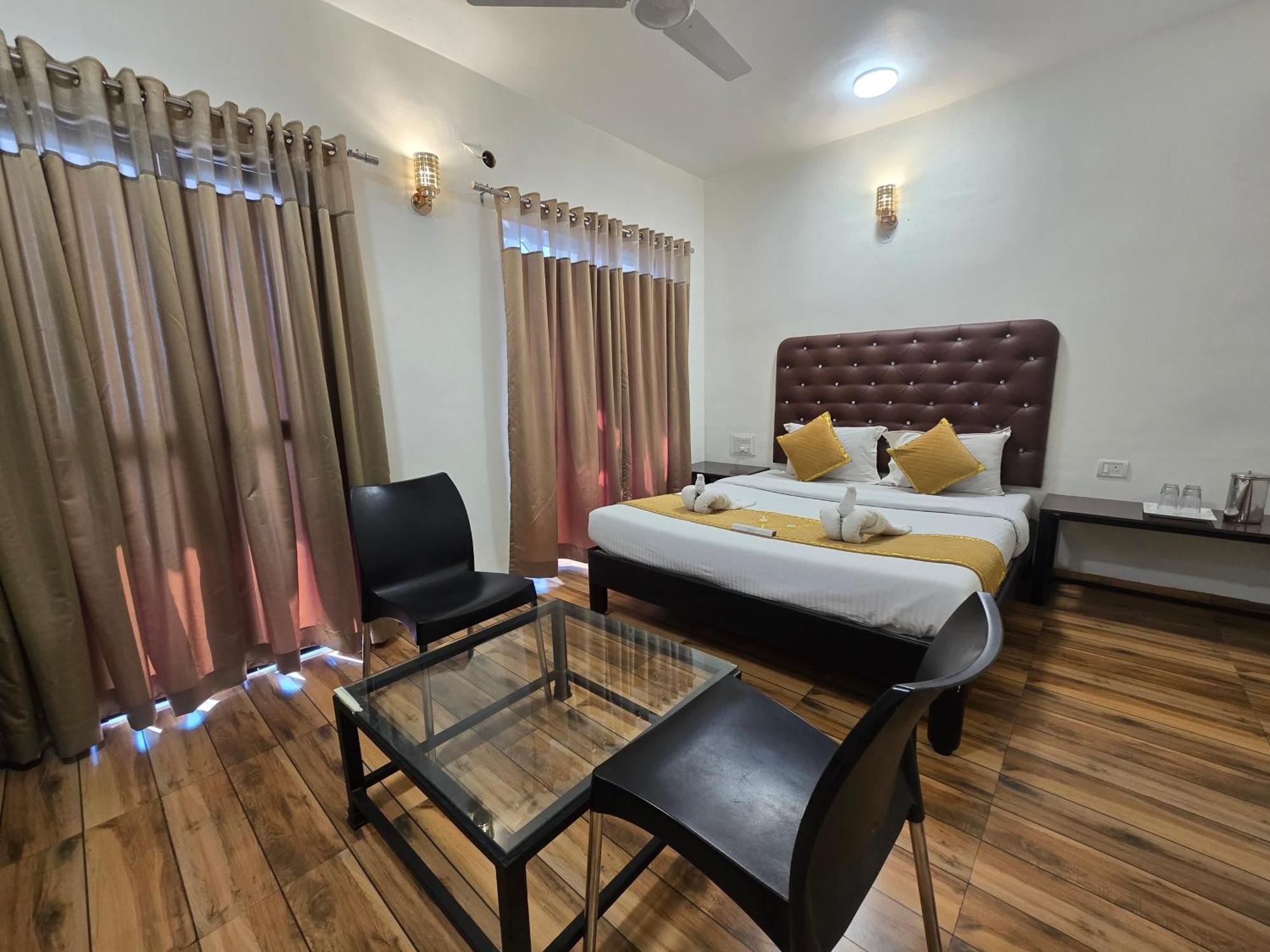 Hotel Vyankatesh & Pure Veg Restaurant Mahābaleshwar Kültér fotó