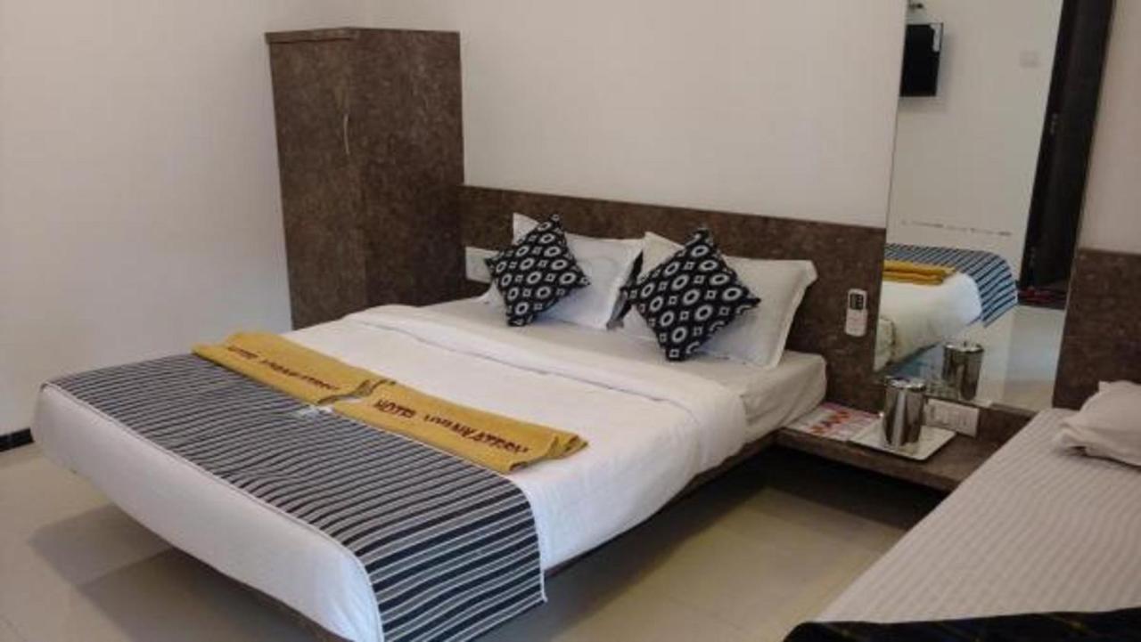 Hotel Vyankatesh & Pure Veg Restaurant Mahābaleshwar Kültér fotó
