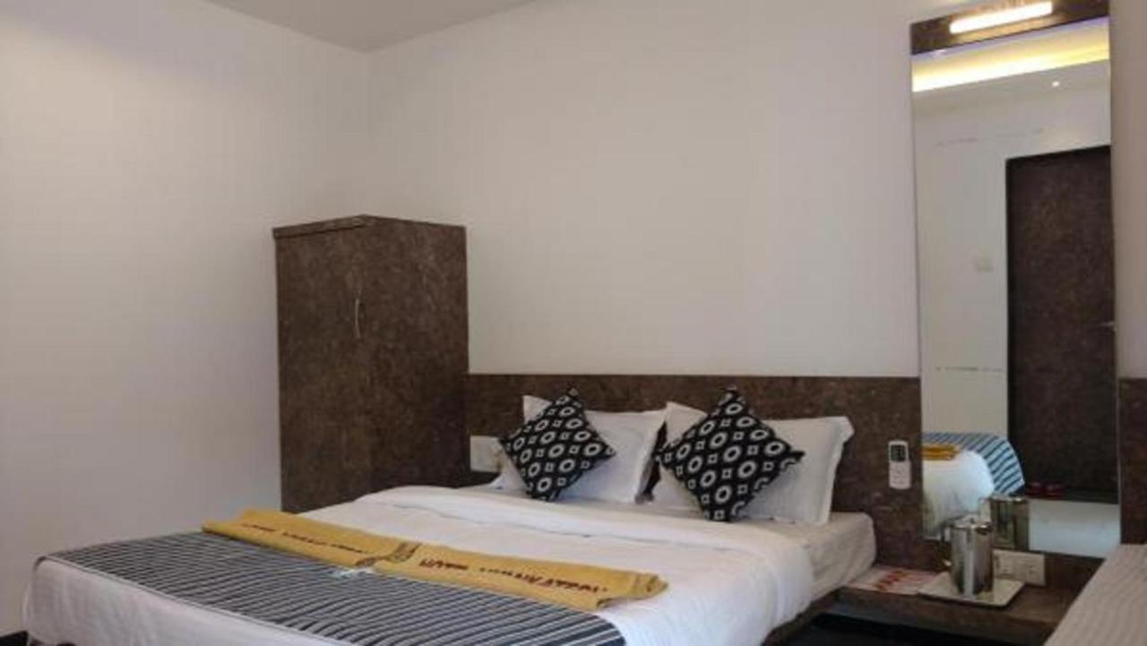 Hotel Vyankatesh & Pure Veg Restaurant Mahābaleshwar Kültér fotó