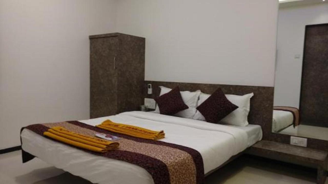 Hotel Vyankatesh & Pure Veg Restaurant Mahābaleshwar Kültér fotó